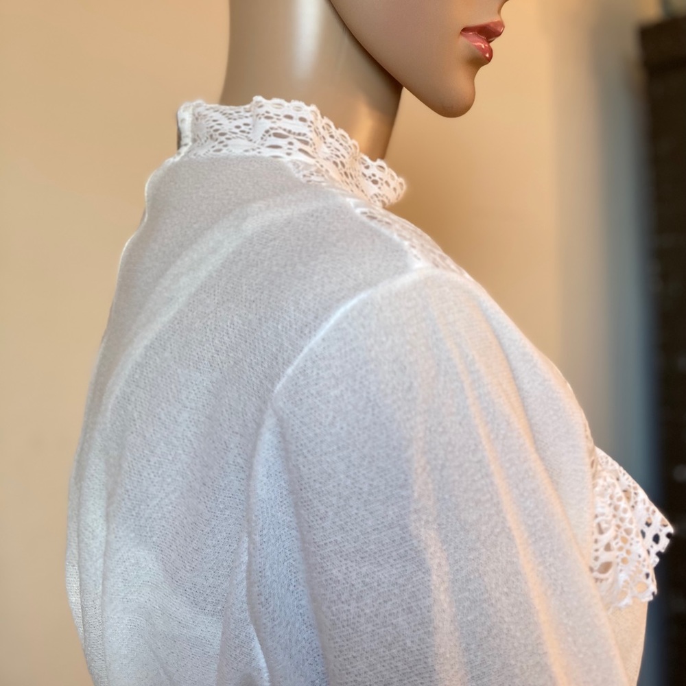 💄💄PLUS SIZE LACE TOP💄💄 - Picture 3 of 10